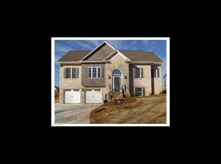 1723 Pinnacle Oaks Dr, Rural Hall, NC 27045