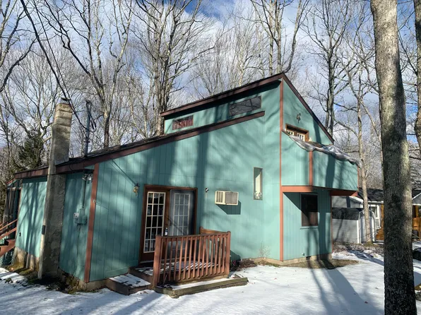 244 Surrey Dr, Lords Valley, PA 18428