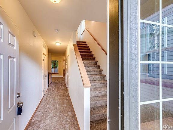 2nd image of 142 NE Miramar Cir