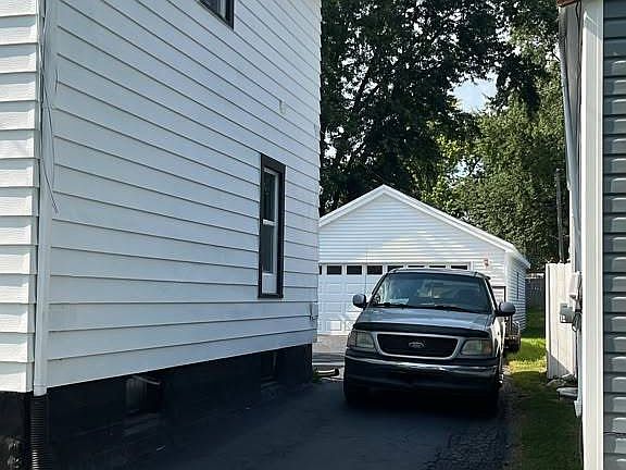 3rd image of 826 Grove St