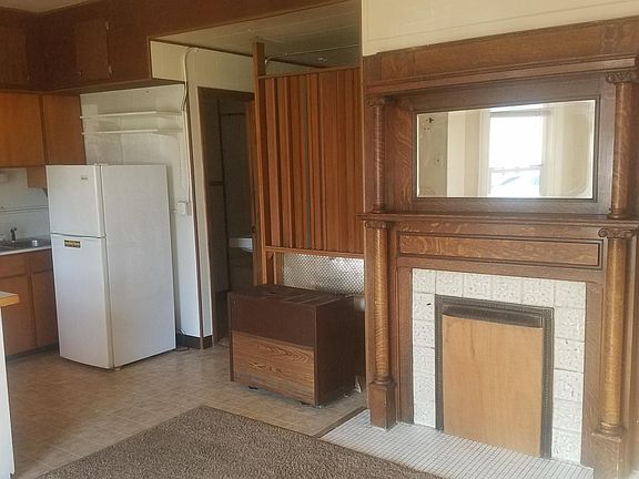 4th image of 306 S 3rd St W APT 1