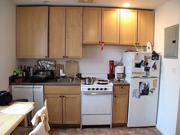 3rd image of 2710 Astoria Blvd APT 2D