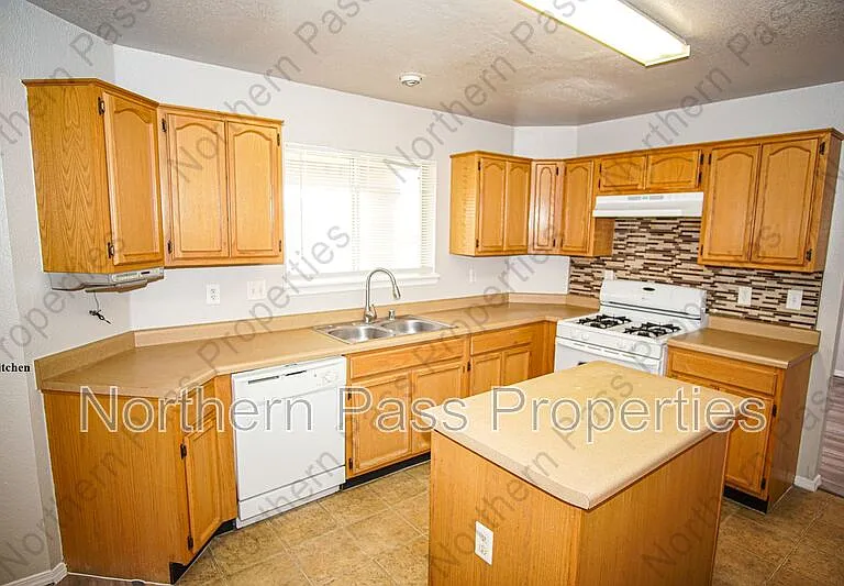 817 Dakota River Ave — Photo 7
