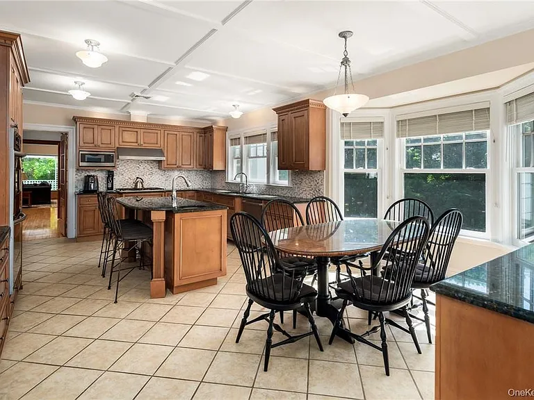220 Croton Ave — Photo 9