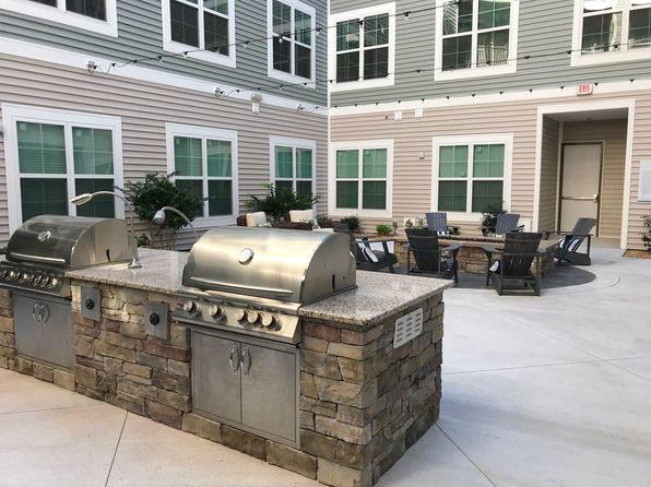 552 Newtown Rd APT 421