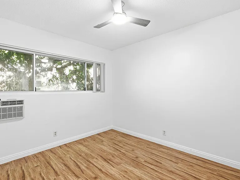 1015 S Westgate Ave — Photo 14