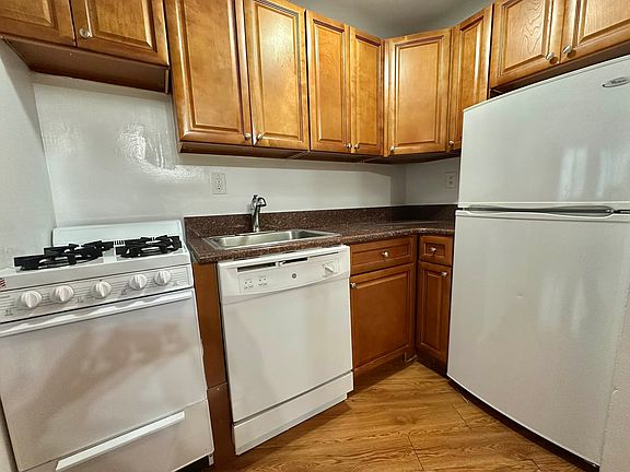 3rd image of 121 E 12th St APT 5A