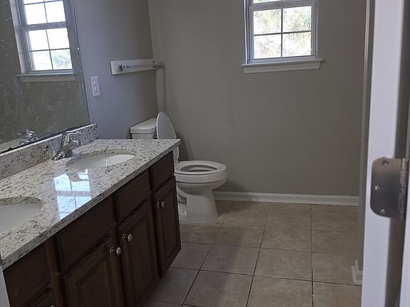 5th image of 114 Stanton Cir