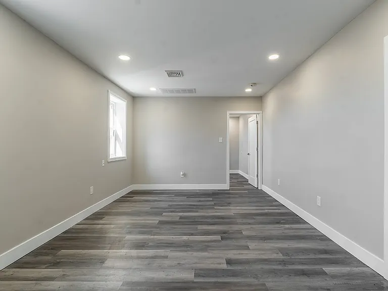 183 N Main St #7 — Photo 4