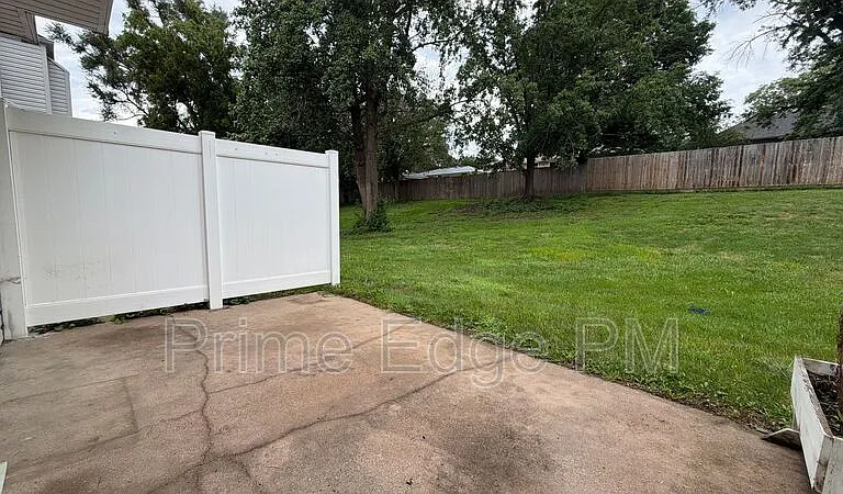 6235 Holdrege St #B-5 — Photo 14