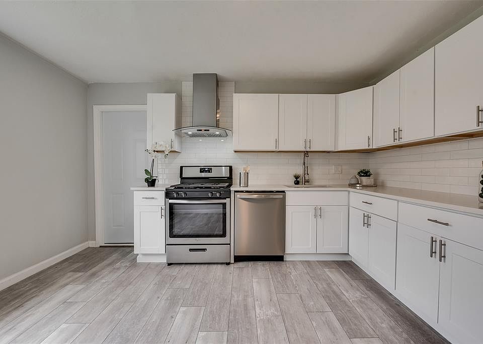 1st image of 3721 Aurora St