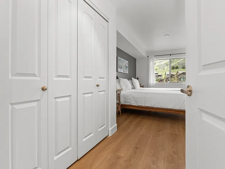 Ensuite Bedroom #1| King Bed