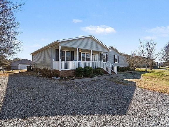 3rd image of 1032 Patterson Farm Rd