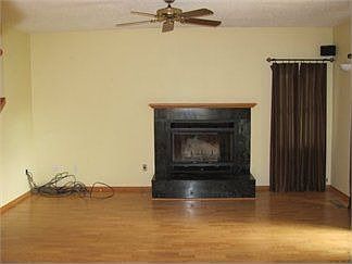 4th image of 550 E Kiowa Dr