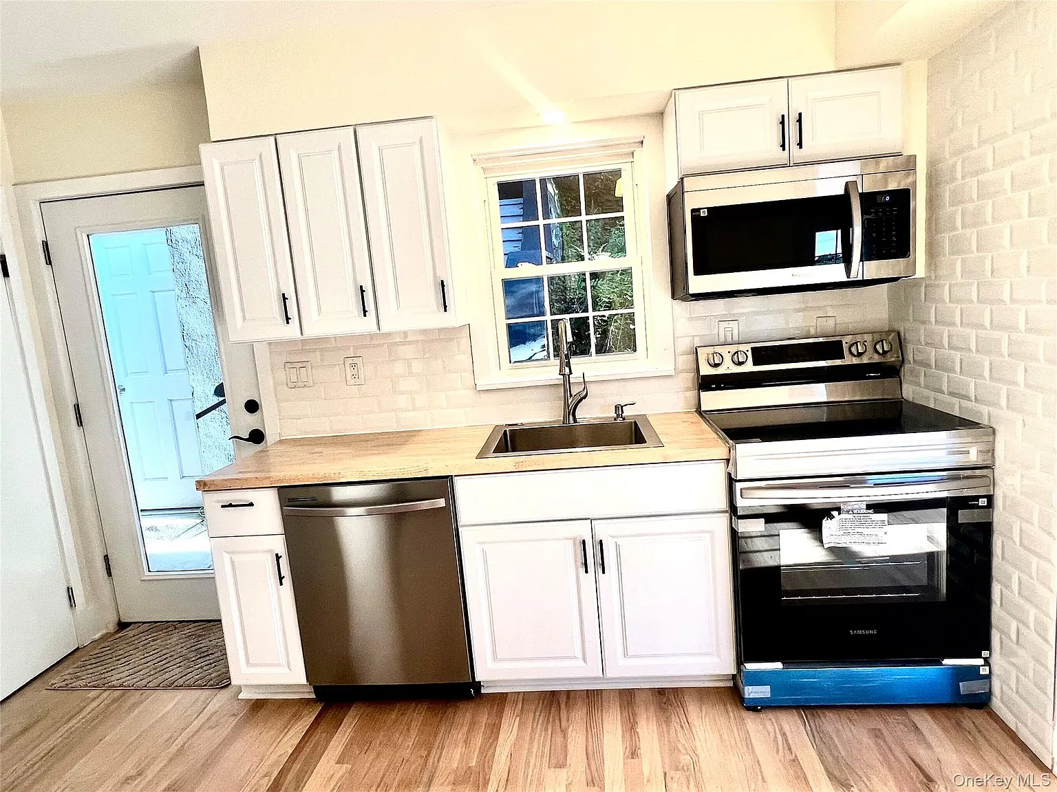 1 bed, 1.0 bath, 700 sqft, $1,400 — Photo 2