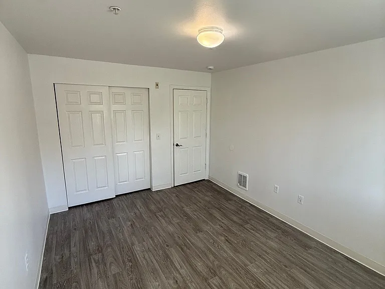 Parkland Manor — Photo 7
