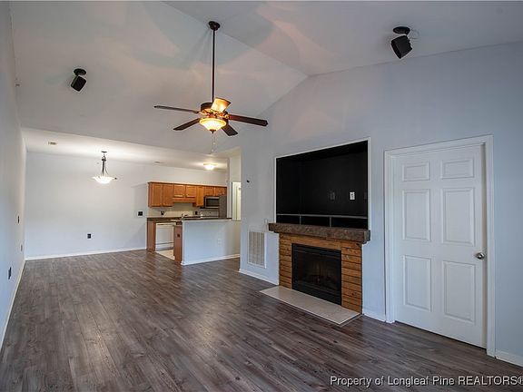 5th image of 616 Marshtree Ln Unit 304