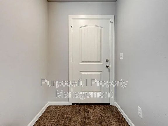 3rd image of 4309 Edinburg Way