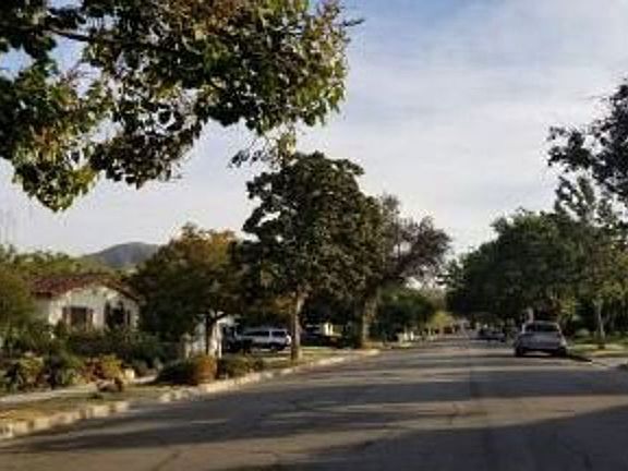 Exterior Neighborhood (street photo)