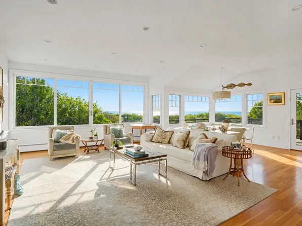 4 Nomans Watch Rd, Aquinnah, MA 02535