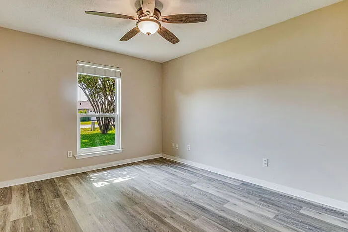 907 Catskill Ln — Photo 29