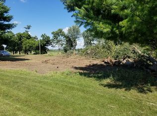 3471 E Lamm Rd, Freeport, IL 61032