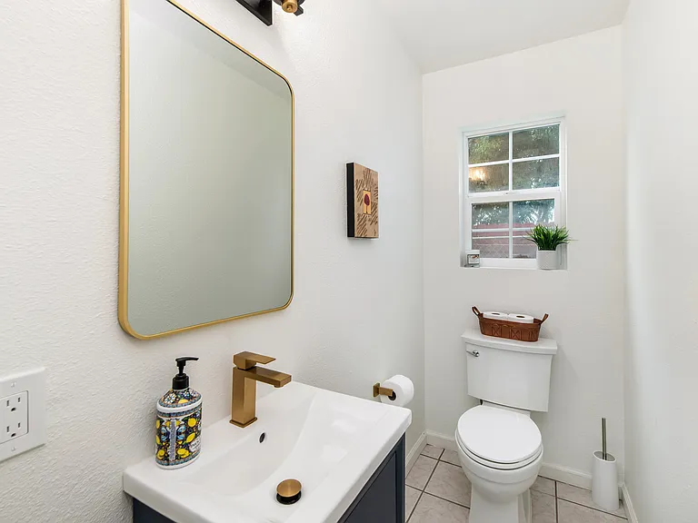 2971 Franklin Ave — Photo 15