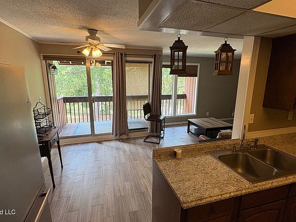 4th image of 239 Lakeside Villa #G