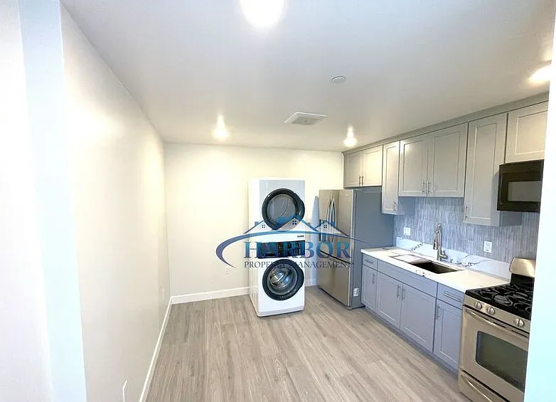 1 bed, 1.0 bath, $2,200 — Photo 3