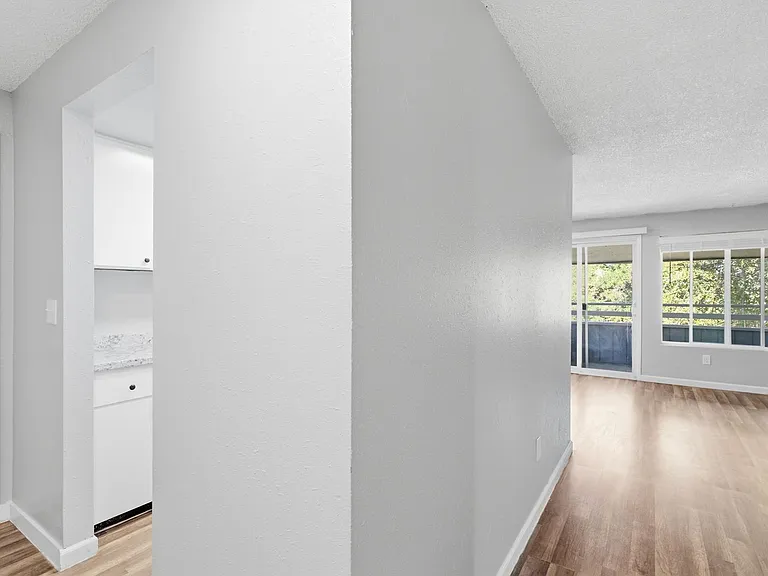 River Court Apartments - Updated Units With A View! — Photo 43