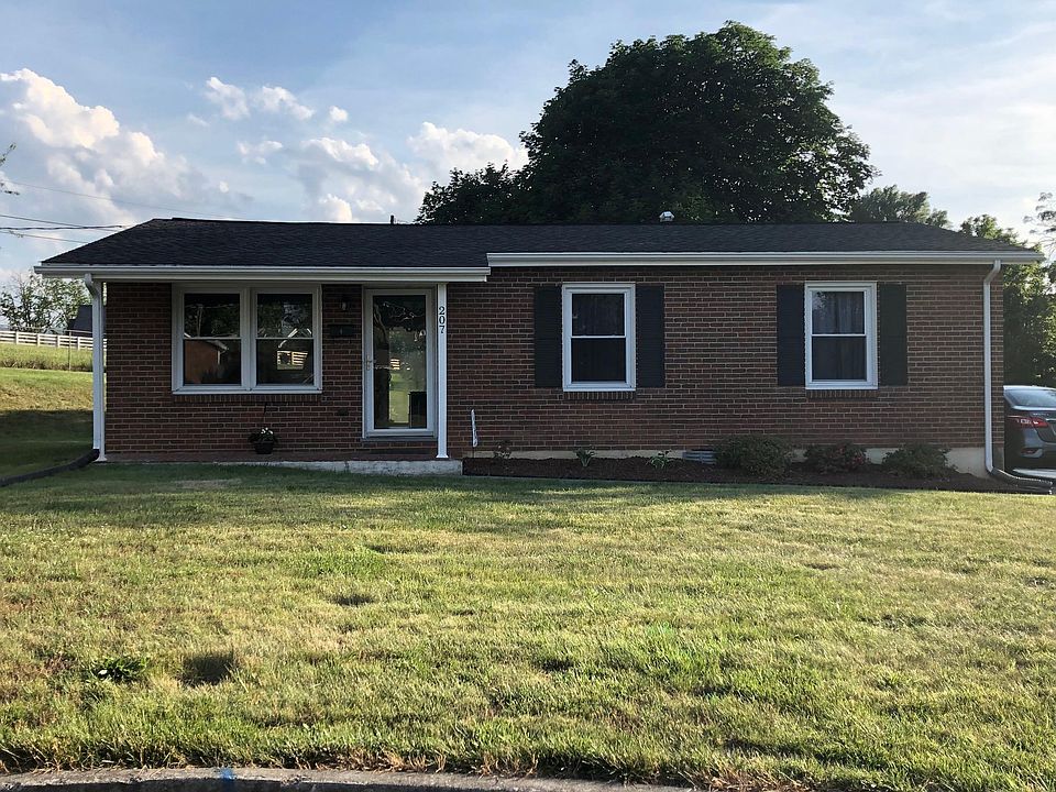 1st image of 207 E Hill Ct