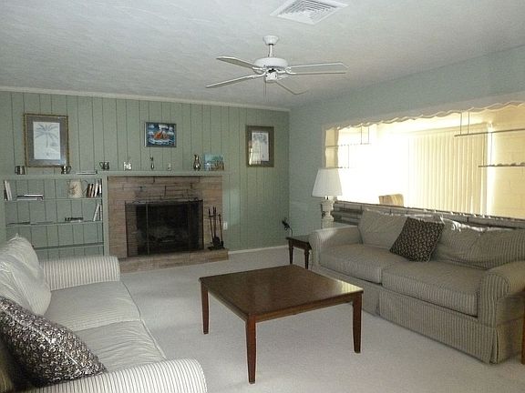 4th image of 303 Lakeview Dr