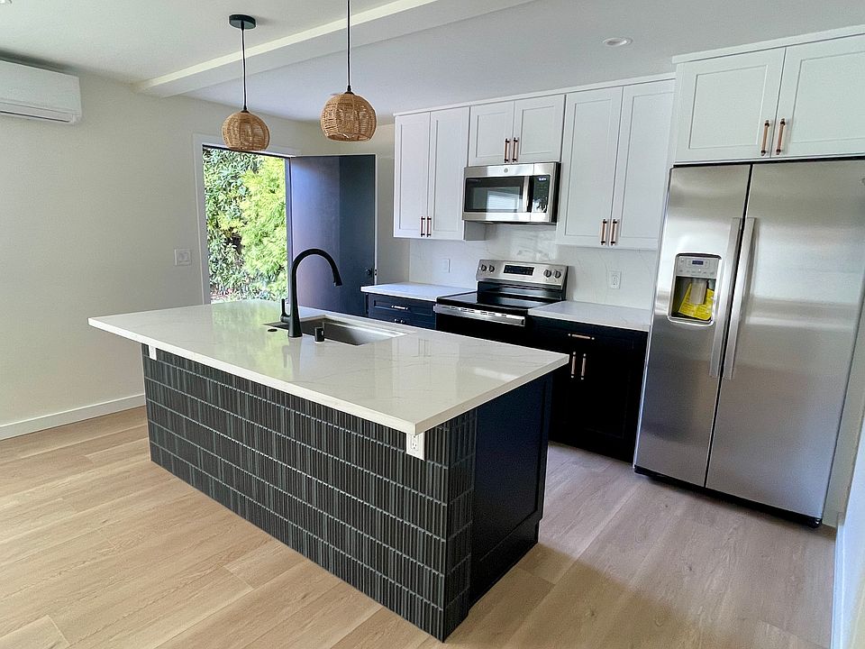1st image of 400 W Pedregosa St #D