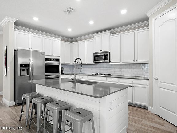 3rd image of 127 Laurel Gate Ln