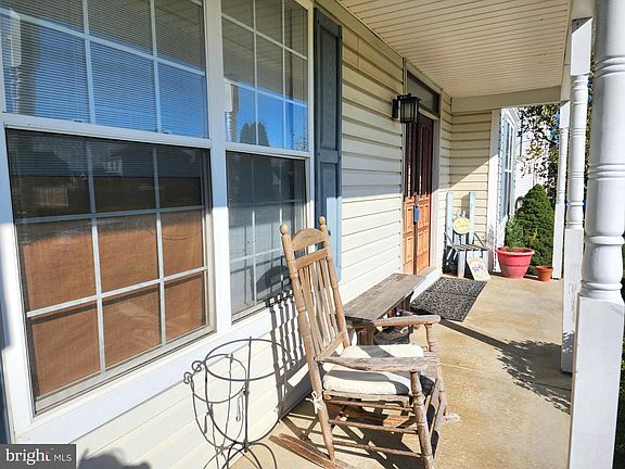 5th image of 33 Mailly Dr