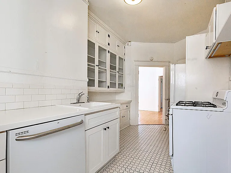 Kensington Apartments — Photo 26