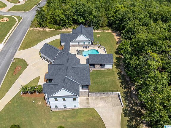 4th image of 920 Dogwood Dr NE