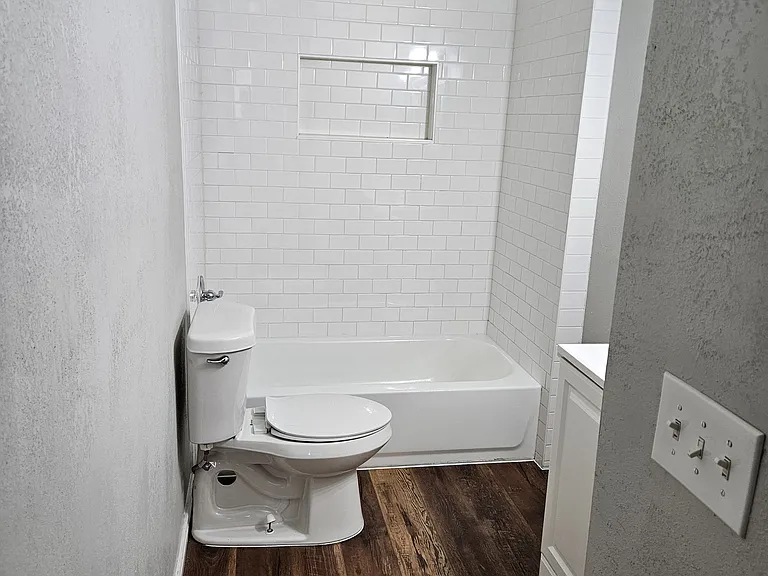 1527 NW 43rd St — Photo 11