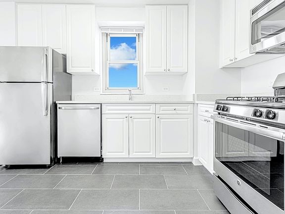 4th image of 2600 Netherland Ave APT 2906
