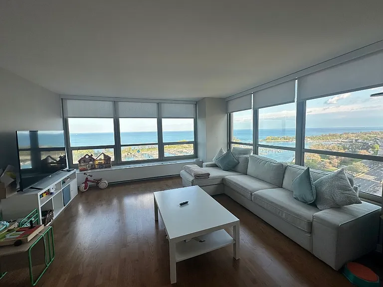 3440 N Lakeshore Dr #2001 — Photo 10