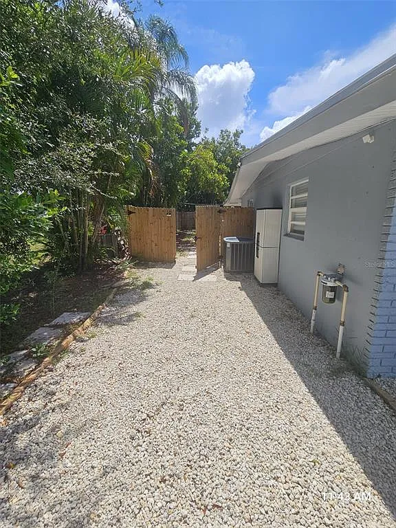 2 bed, 1.0 bath, 900 sqft, $1,950 — Photo 4