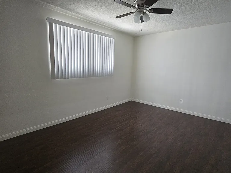 11124 Camarillo St #11 — Photo 6