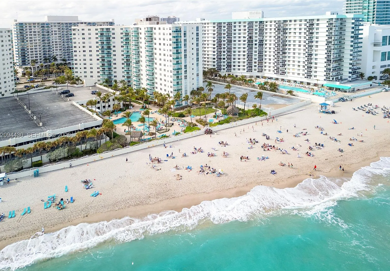 Tides On Hollywood Beach — Photo 3