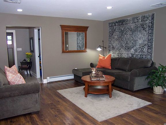 3rd image of 20 Beaverdale Ln