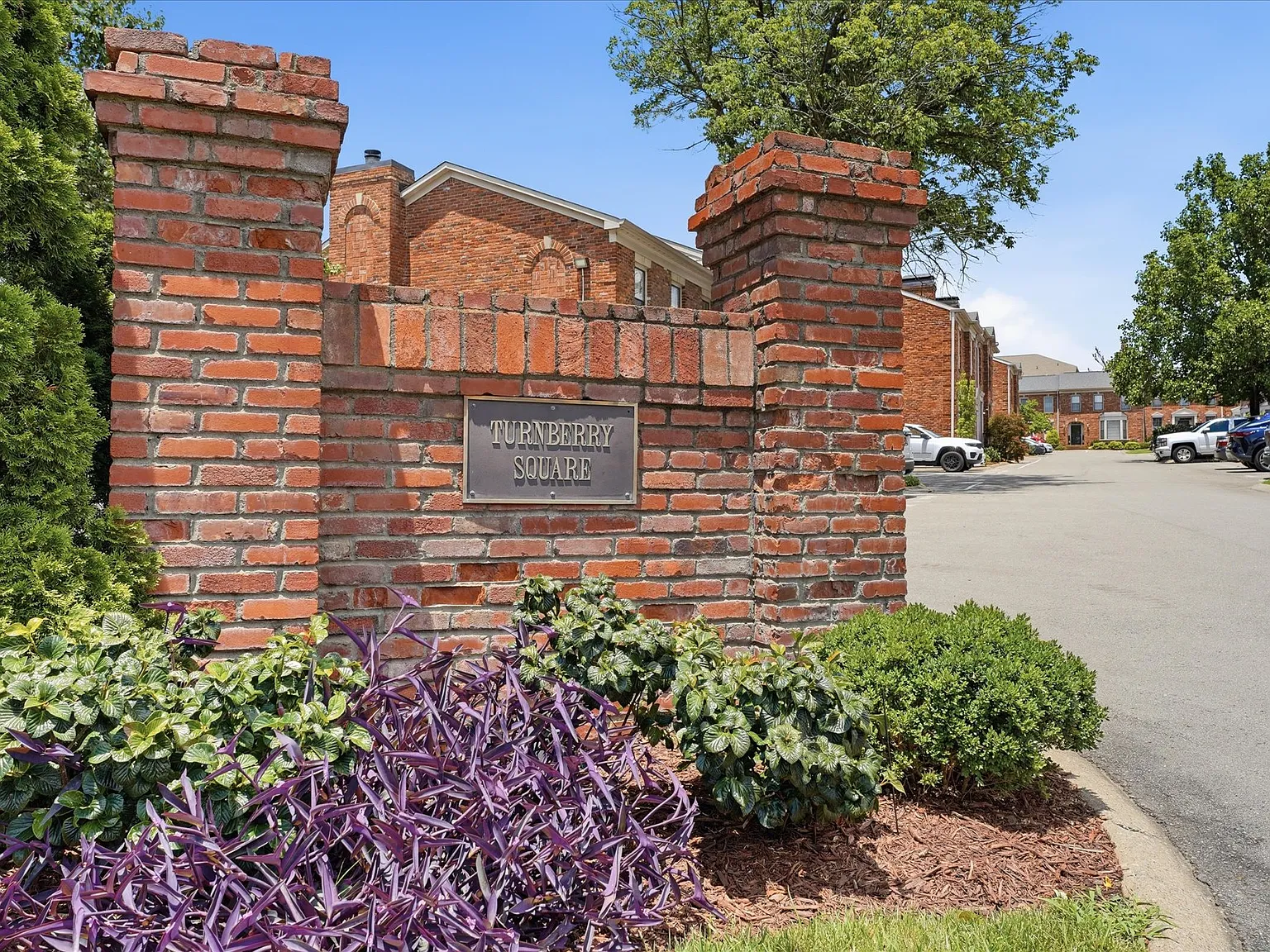 2 bed, 2.5 bath, 1604 sqft, $2,800 — Photo 2