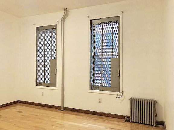 3rd image of 118 Eldridge St APT 2