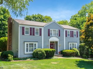 7 Aspen Dr, Chester, NJ 07930