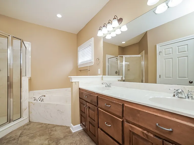 2733 Graystone Dr — Photo 13