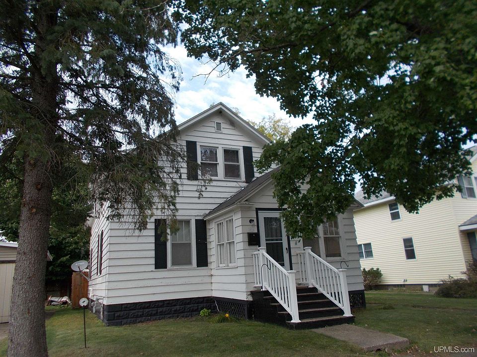 1st image of 1104 W B St
