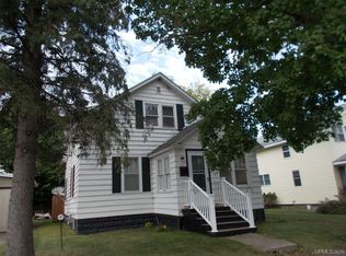 1104 W B St, Iron Mountain, MI 49801